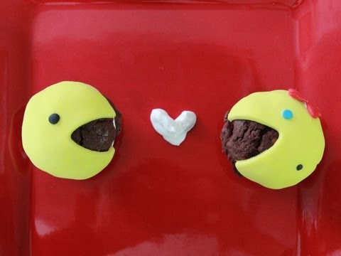 How to make PAC MAN Whoopie Pies – Quake N Bake