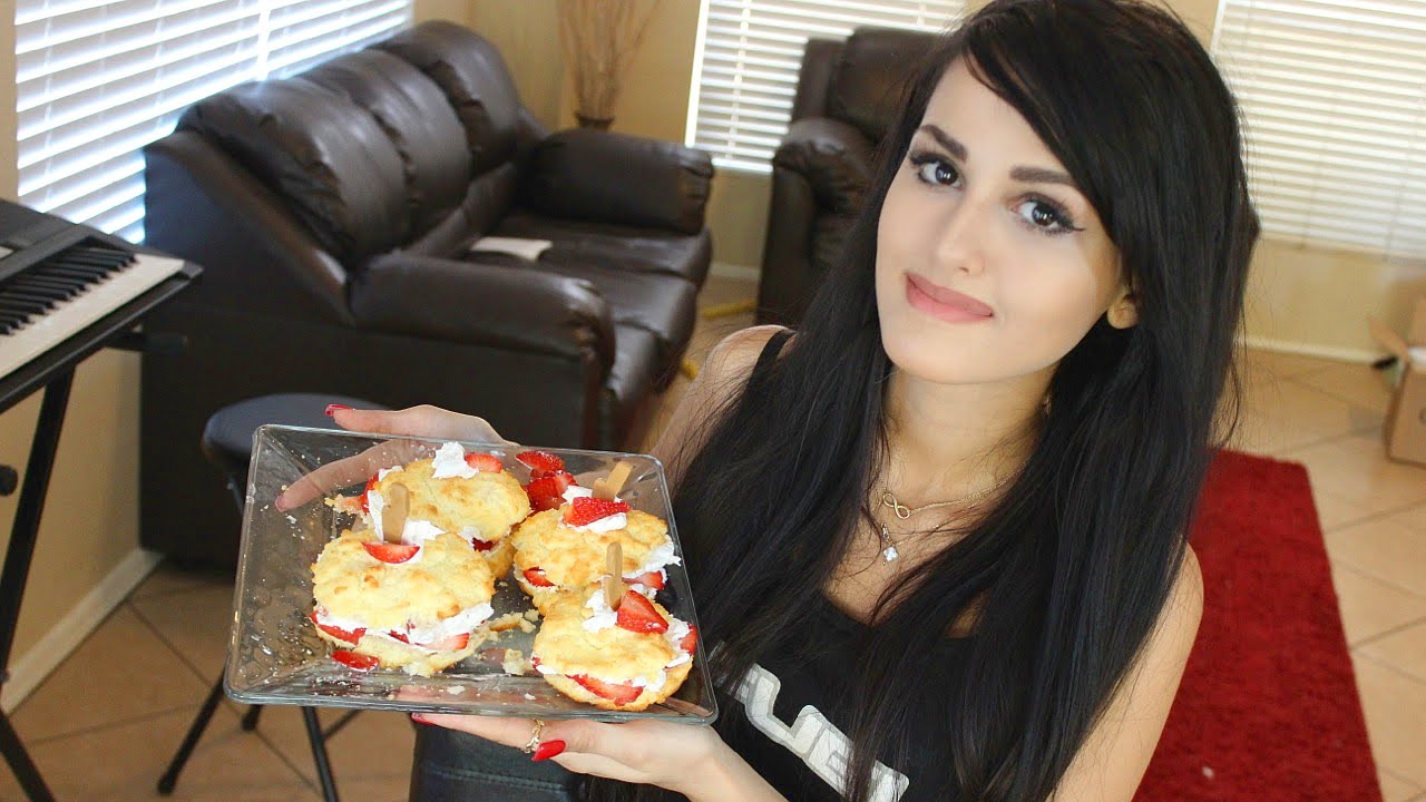 Cooking With Wolf – Strawberry Shortcake!
