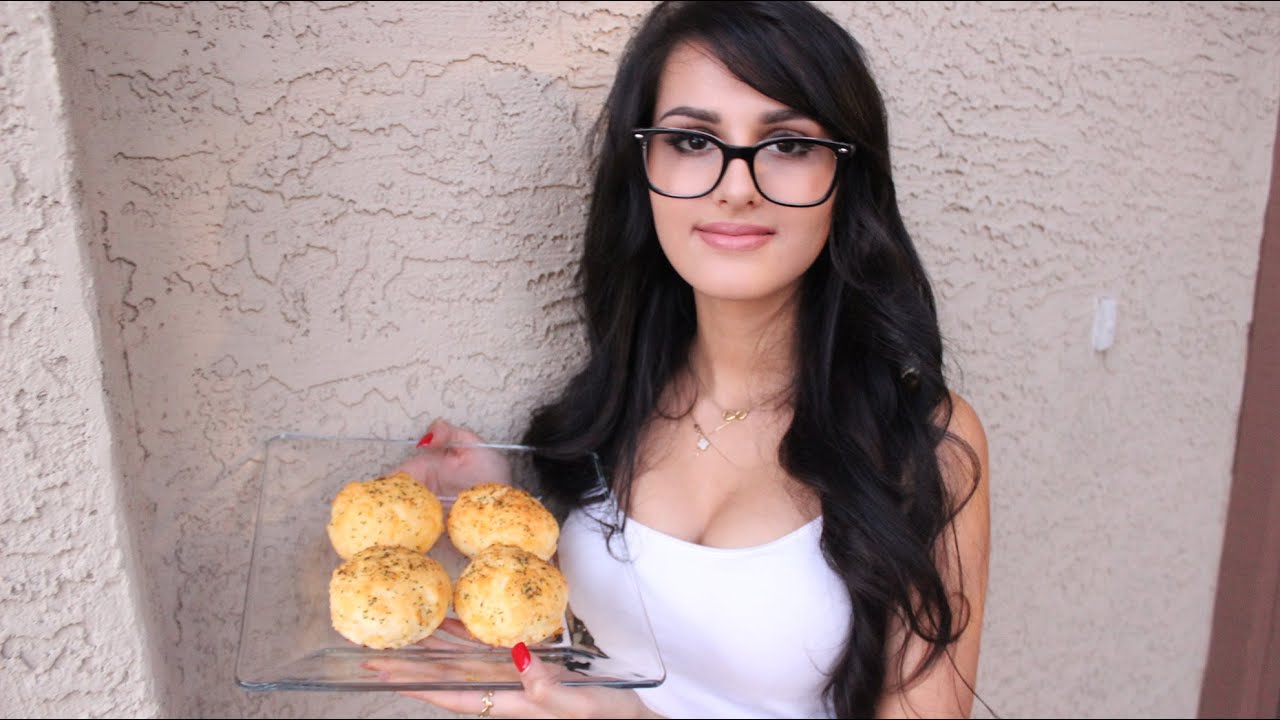 Cooking With Wolf – Cheddar Biscuits!