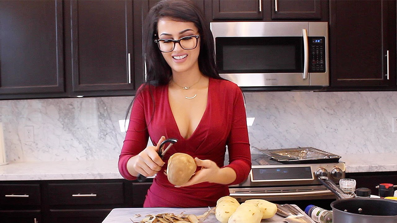 BUTT SNIFFIN! | Bloopers And Deleted Scenes