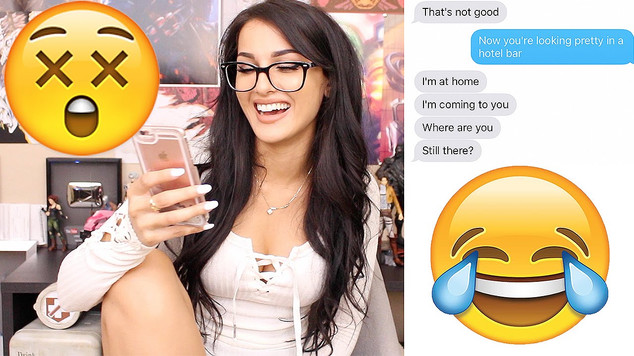 TEXT LYRIC PRANK ON MY MOM “Closer” by Chainsmokers