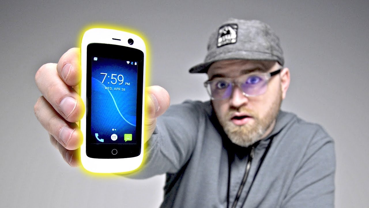 Unboxing The World’s Smallest 4G Smartphone
