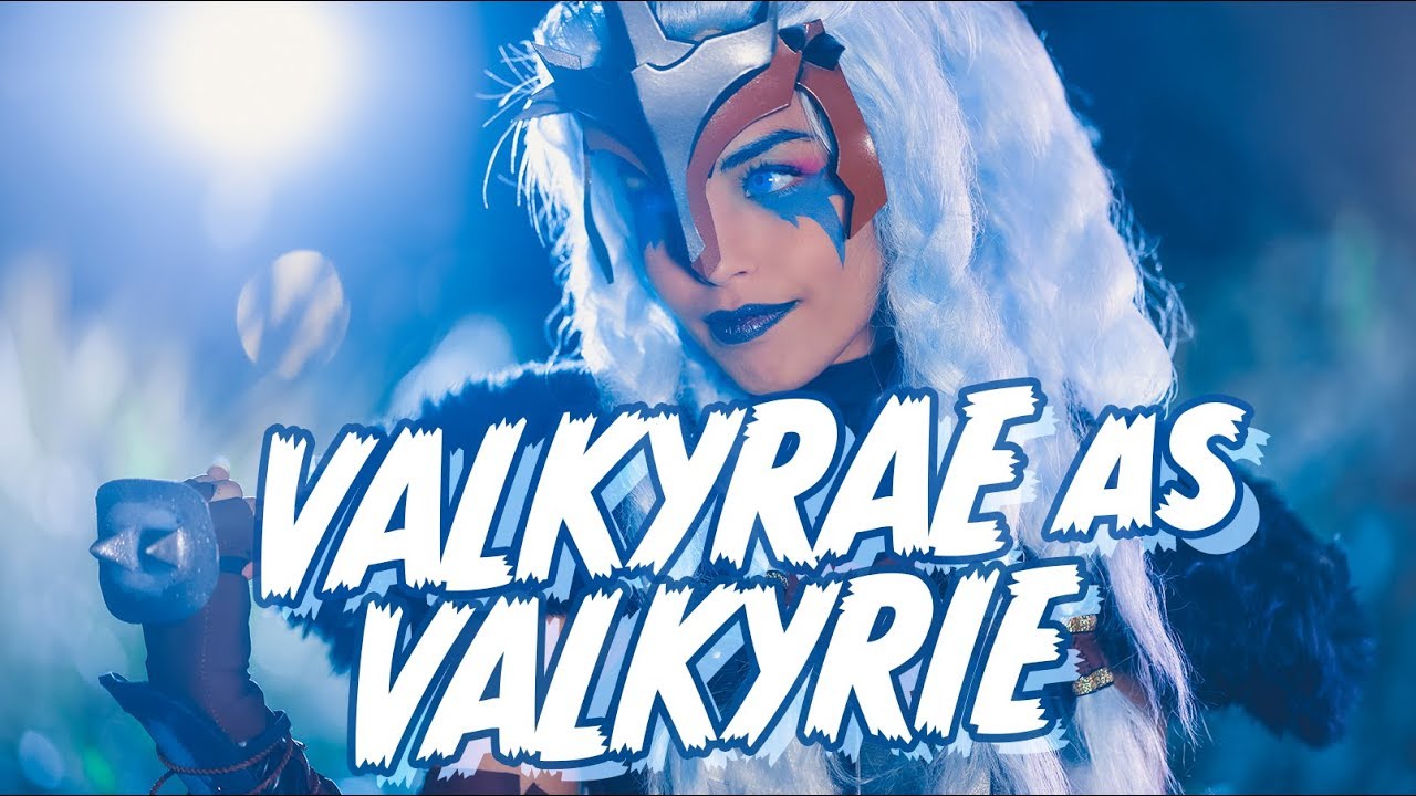 FORTNITE COSPLAY HALLOWEEN SPECIAL! Valkyrae as the Valkyrie Skin!