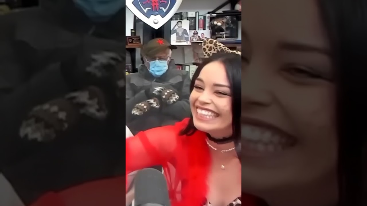 Valkyrae Helps Hasanabi Pick A Halloween Costume