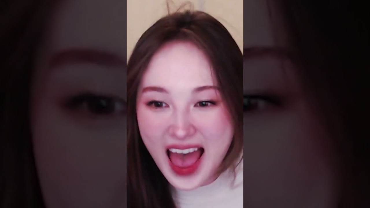 Tinakitten moves in with Valkyrae
