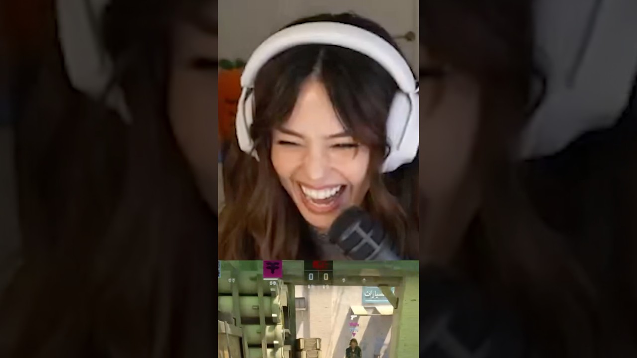 Rae Checks Out Mid Round 🤣